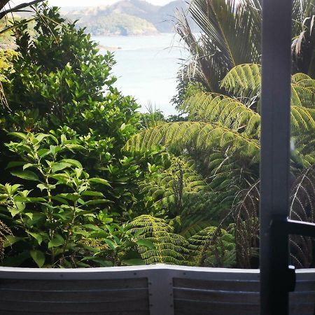Отель Matapouri Cabin By The Beach Экстерьер фото